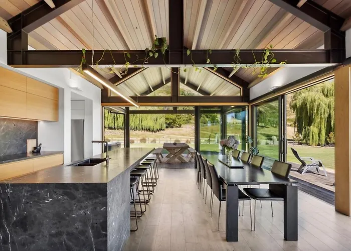 Luxury 4 Bedroom Ferienhaus Wanaka