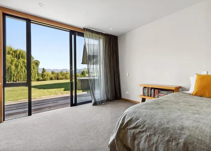 Luxury 4 Bedroom Ferienhaus Wanaka